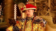 Chiếc long bào hé lộ bí mật 'khó nói' của Càn Long: Hóa ra vị Hoàng đế này không cao lớn như trong phim ảnh, thậm chí còn mang giày độn 10 phân