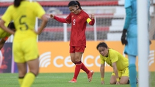 Cầu thủ Malaysia khốn khổ vì tuyển Việt Nam, đổ gục xuống sân sau 90 phút 'hành xác'