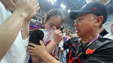 Cặp song sinh của bóng rổ Việt Nam nén nỗi đau mất người thân để giành HCV SEA Games 32