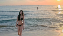 Hot girl ĐT nữ Việt Nam thả dáng cùng bikini nhỏ xíu, khoe đường cong triệt để