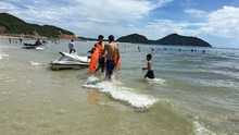Tắm biển Quan Lạn, 4 du khách ở quận Hoàng Mai gặp nạn