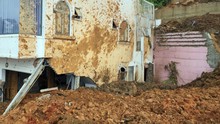 Vụ sạt lở đất ở Đà Lạt: Nguyên nhân là do mưa lớn liên tục khi đang đắp đất tạo mặt bằng thi công