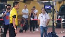 VAR được áp dụng ở V-League, hy vọng trận sau trọng tài không còn mất thời gian xử lý lâu... kỉ lục