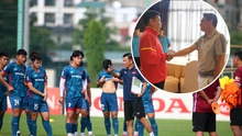 HLV Kiatisuk có hành động đặc biệt với HLV Hoàng Anh Tuấn và U23 Việt Nam, khiến fan ấm lòng