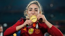 Giúp Tây Ban Nha vô địch thế giới, nữ cầu thủ mới biết tin bố qua đời, viết những dòng tâm thư đầy cảm động