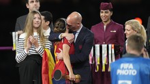 Nữ tuyển thủ bị 'cưỡng hôn' đòi điều tra Chủ tịch LĐBĐ Tây Ban Nha