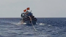 Cứu nạn thành công tàu cá cùng 13 ngư dân của Bình Định