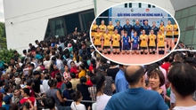 Sức hút cực lớn từ trận bóng chuyền ĐT Việt Nam và Thái Lan: CĐV chen chúc vào nhà thi đấu Vĩnh Phúc  
