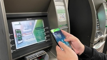 Từ nay có thể rút tiền liên ngân hàng trên ATM bằng mã QR