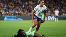 Hành động xấu xí như Rooney và Beckham, em gái sao Chelsea nguy cơ bị loại khỏi World Cup