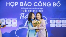 Ca sĩ Hương Lan cùng tôn vinh phụ nữ Việt Nam