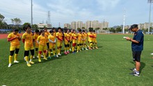 Đội tuyển nữ Việt Nam hứng khởi trong buổi tập đầu tiên ở Ôn Châu