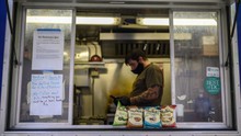 Mỹ: Bang California quy định tăng lương cho lao động trong lĩnh vực ăn nhanh