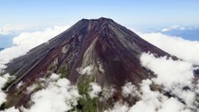 Núi Phú Sĩ 'kêu cứu' vì quá tải