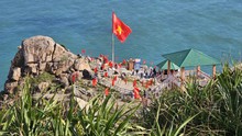 Lễ chào cờ đầu năm mới 2024, đón du khách đầu tiên tại cực Đông của Tổ quốc