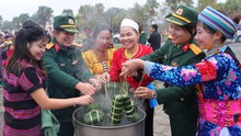 Chương trình 'Bánh chưng xanh - Tết vì người nghèo' tại Hà Nội
