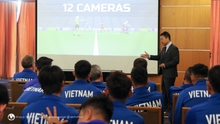 HLV Troussier và học trò cập nhật luật mới tại ASIAN Cup 2023