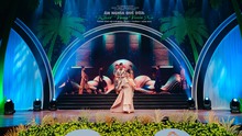 Hoa hậu Nguyễn Thanh Hà trình diễn áo dài quảng bá hình ảnh quê hương Bến Tre