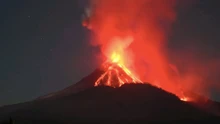 Indonesia: Núi lửa Dukono phun trào dẫn tới cảnh báo hàng không