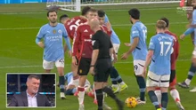 Hậu vệ Man City bị mắng là 'kịch sĩ' vì màn ăn vạ thô thiển trong trận derby Manchester