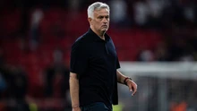 Người hâm mộ lo lắng khi Mourinho phải phẫu thuật