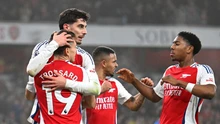 Thắng tối thiểu đội bét bảng, Arsenal tiếp tục bám đuổi Liverpool trong cuộc đua vô địch