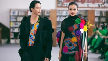 Ngọc Châu, Minh Tú, Võ Hoàng Yến catwalk trong thư viện show VUNGOC&SON