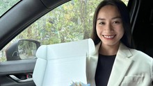'Hot girl' của ĐT Việt Nam khoe quà Valentine, chính thức là 'hoa đã có chủ'