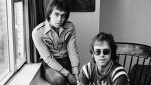 'Your Song' của Bernie Taupin và Elton John: Cảm xúc trinh nguyên của tình yêu
