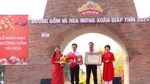 Xác lập kỷ lục 'Đường gốm đỏ và hoa dài nhất Việt Nam'