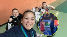 Không có HLV ở bên, hot girl cầu lông Việt Nam được 2 tay vợt Mỹ cổ vũ, hỗ trợ trên đường vào chung kết