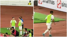 Video bằng chứng Quang Hải 'mừng hụt', đang khởi động chuẩn bị vào sân thì bị gọi lại, lủi thủi trở về băng ghế dự bị
