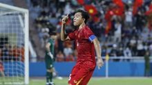 Đội trưởng tuyển trẻ Việt Nam từng được AFC khen ngợi tỏa sáng giúp đội nhà thắng CLB của Văn Quyết