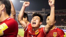Ngôi sao từng đá châu Âu tỏa sáng, Trung Quốc đại thắng Singapore để nuôi hy vọng đi tiếp