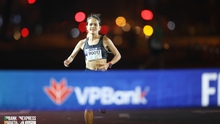 Chân chạy có biệt danh 'Nữ hoàng chân đất' đại thắng giải Marathon đặc biệt