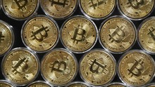 Đồng Bitcoin bứt phá vượt ngưỡng 64.000 USD, tiến sát kỷ lục