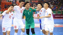 Futsal Việt Nam cùng Thái Lan dắt tay nhau vào tứ kết