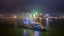 Trình diễn pháo hoa trên du thuyền: Điểm nhấn mới thu hút khách du lịch đến Vịnh Hạ Long