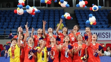 Hoa khôi bóng chuyền dạy tiếng Anh tham gia chiến dịch đầy ý nghĩa ở quê nhà cùng hậu vệ ĐT Việt Nam