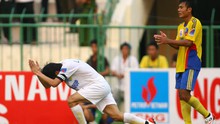 Quả bóng vàng Việt Nam vái lạy trên sân và nhận án treo giò 6 trận, trọng tài thừa nhận bị 'choáng' khi lần đầu tiên gặp phải