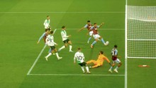 Cầu thủ Aston Villa có ‘pha bỏ lỡ của thế kỷ’ khi cách gôn trống của Liverpool 2m