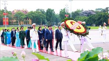 Kỷ niệm 134 năm Ngày sinh Chủ tịch Hồ Chí Minh: Gần 32 nghìn lượt người vào Lăng viếng Bác