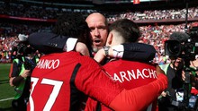 Ten Hag ăn mừng xúc động với cầu thủ MU sau khi chấm dứt kỷ lục của Man City và Pep, CĐV đòi 'Quỷ đỏ' không sa thải