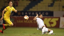 'Siêu nhân' Rafaelson đưa Nam Định đến gần chức vô địch V-League
