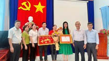 Lily Chen hạnh phúc nhận bằng khen của tỉnh Tây Ninh vì đóng góp cho cộng đồng