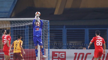 Được Filip Nguyễn khen ngợi, thủ môn Bùi Tiến Dũng đáp trả đầy bất ngờ
