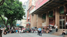 Hà Nội: Người dân vẫn xếp hàng mua vàng từ sáng sớm