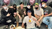 BTS, Lee Do Hyun... những ngôi sao K-biz vẫn tỏa sáng cả khi đang trong quân ngũ