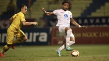 Trọng tài ngoại kèm VAR giúp vòng 24 V-League bớt ‘nóng’