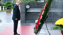 Tổng thống Liên bang Nga Vladimir Putin vào Lăng viếng Chủ tịch Hồ Chí Minh